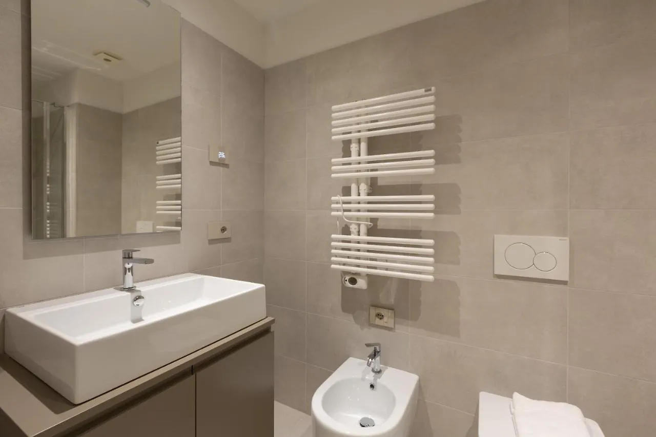 Cozy Flat With Parking Daire Milano